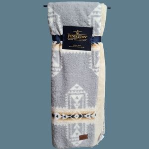 Pendleton Home Collection Sherpa Aztec 50" x 70"